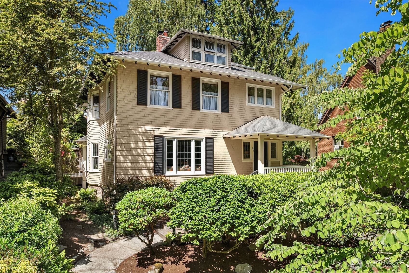 131 Madrona Place E