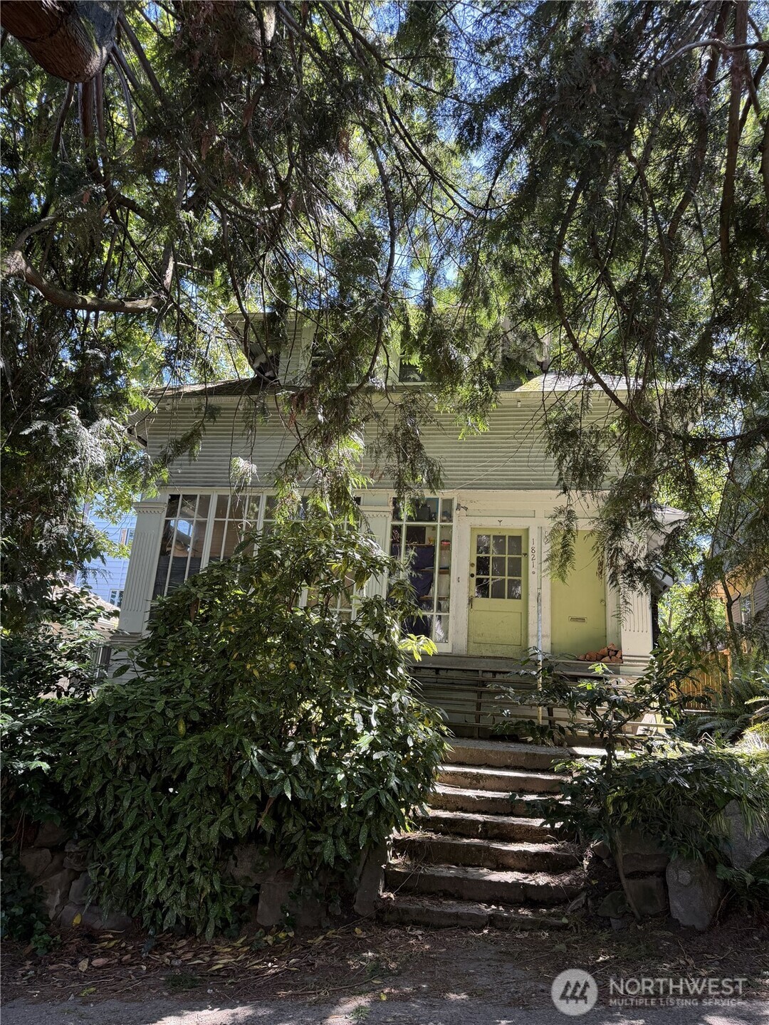 1821 E Howell Street