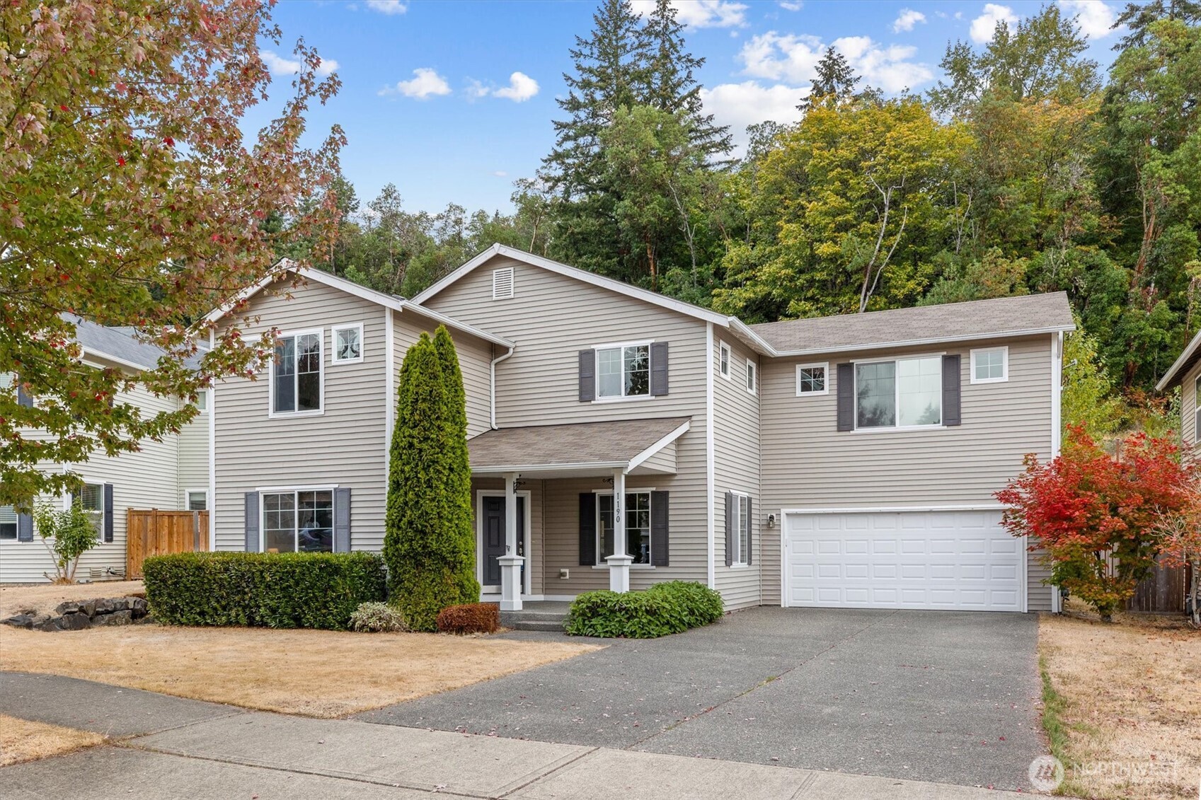 1190 Swan Loop
