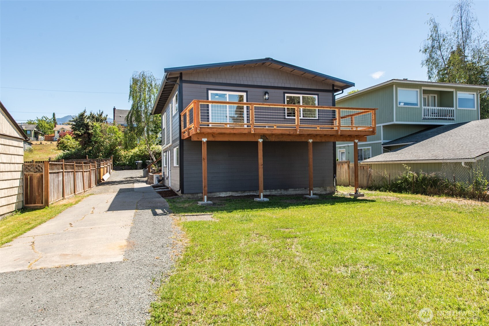 320 E Lopez Avenue