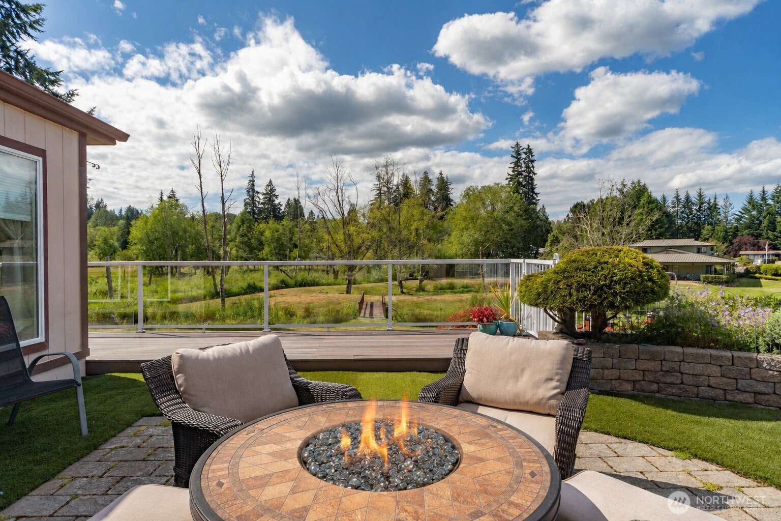 532 NW Silver Glen Lane
