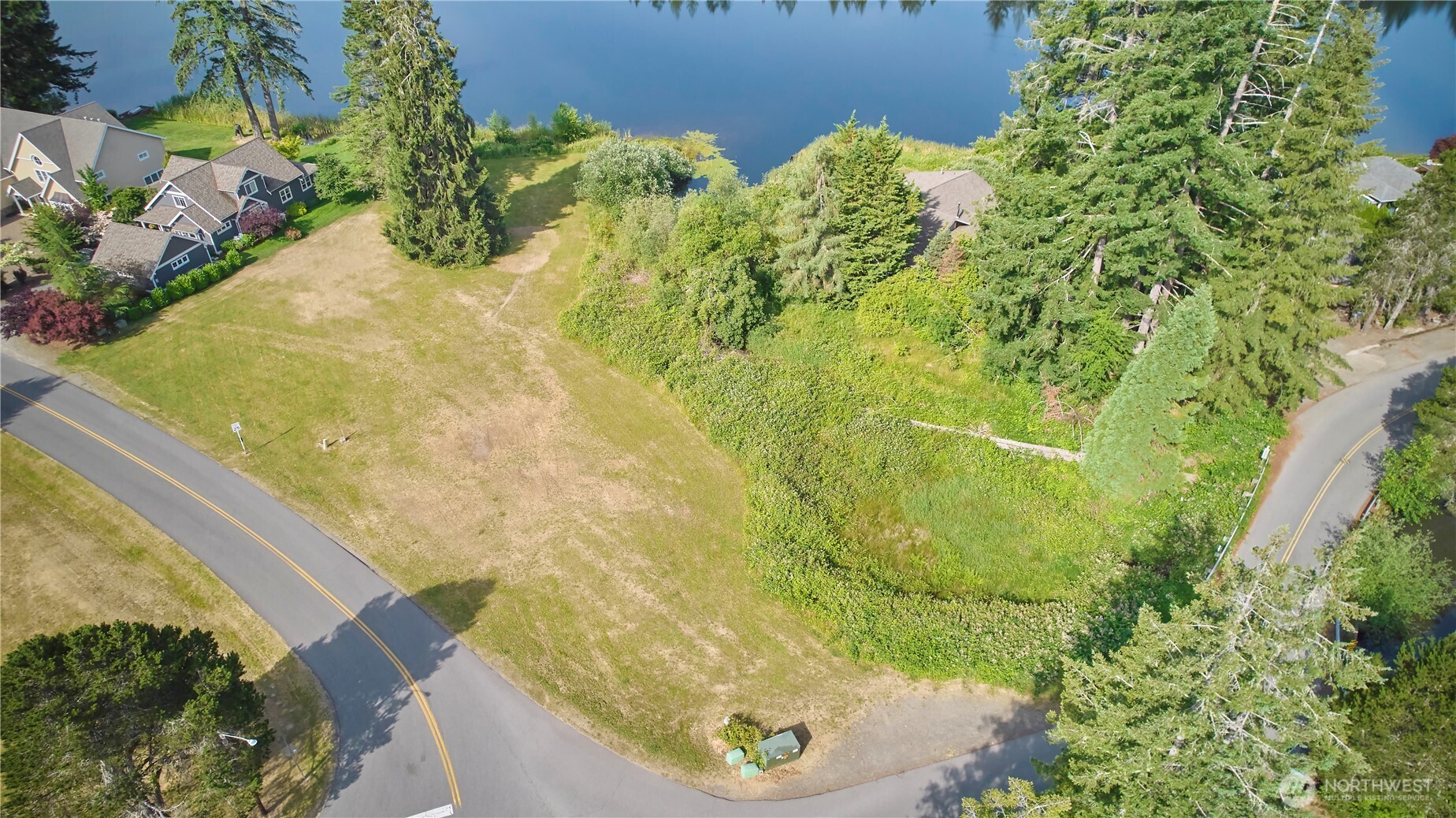 40 E Lakeshore Drive