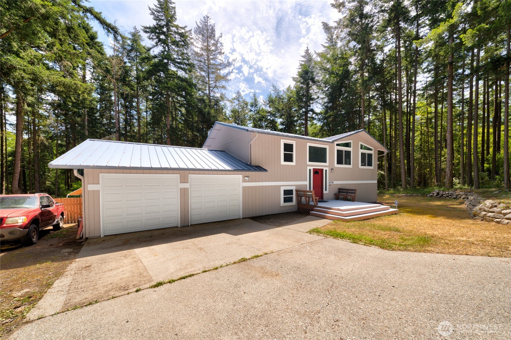 1074 N Estate Lane