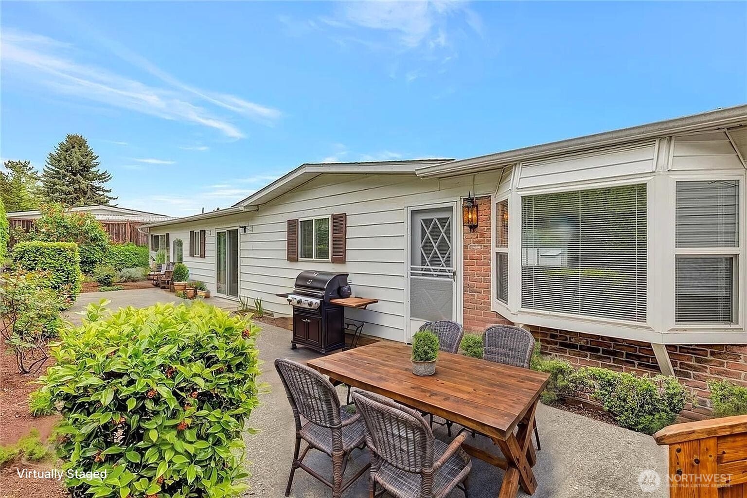 17044 Woodcrest Drive NE