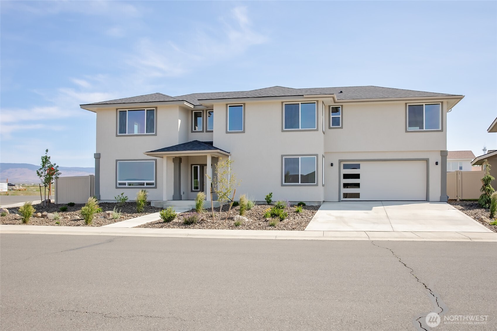 304 E Chinook Avenue