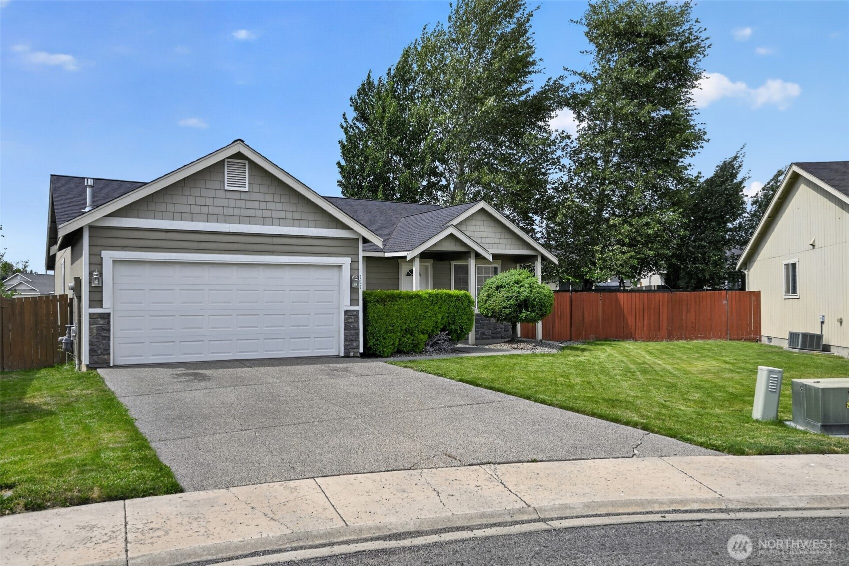 111 W Courtney Court