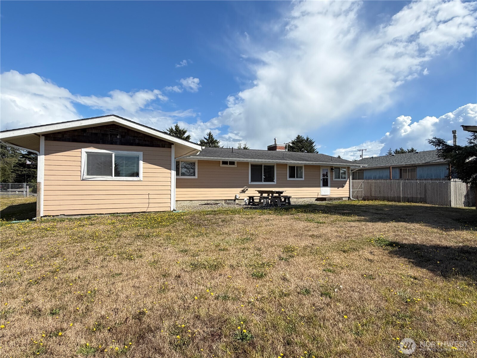 655 Canal Drive NE
