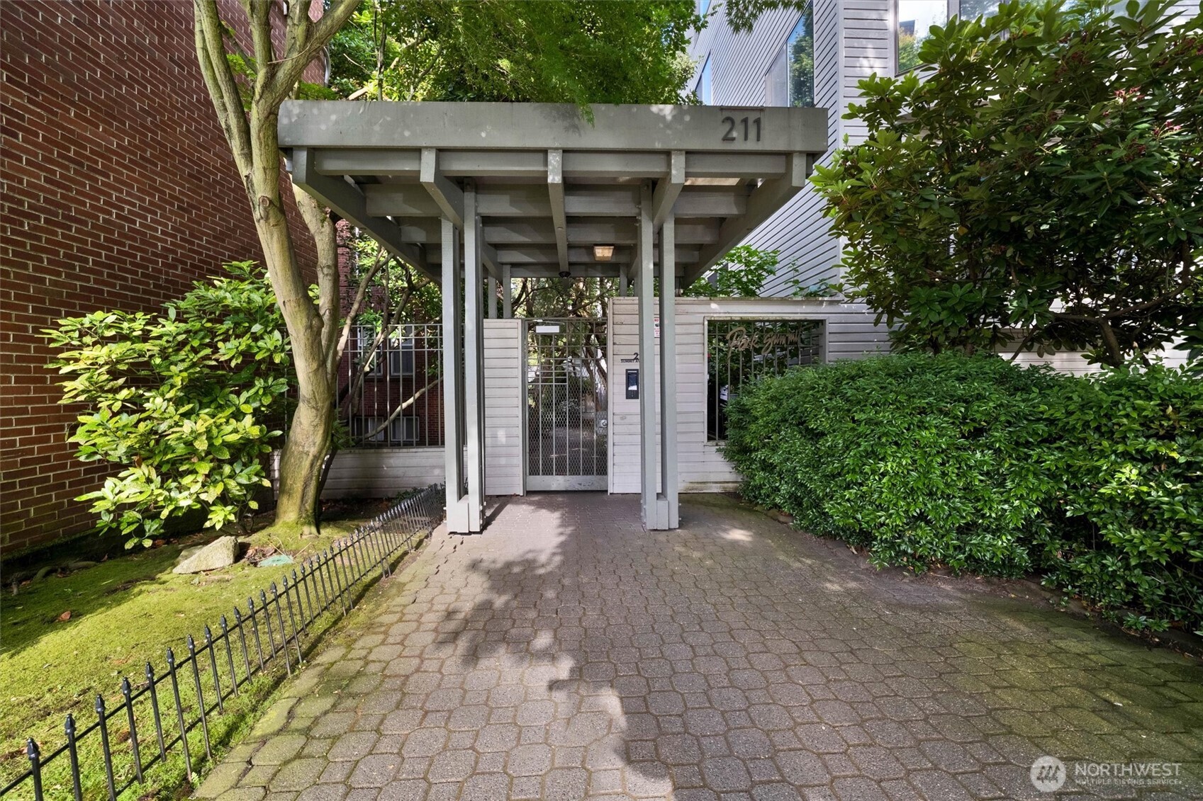 211 Summit Avenue E #N305