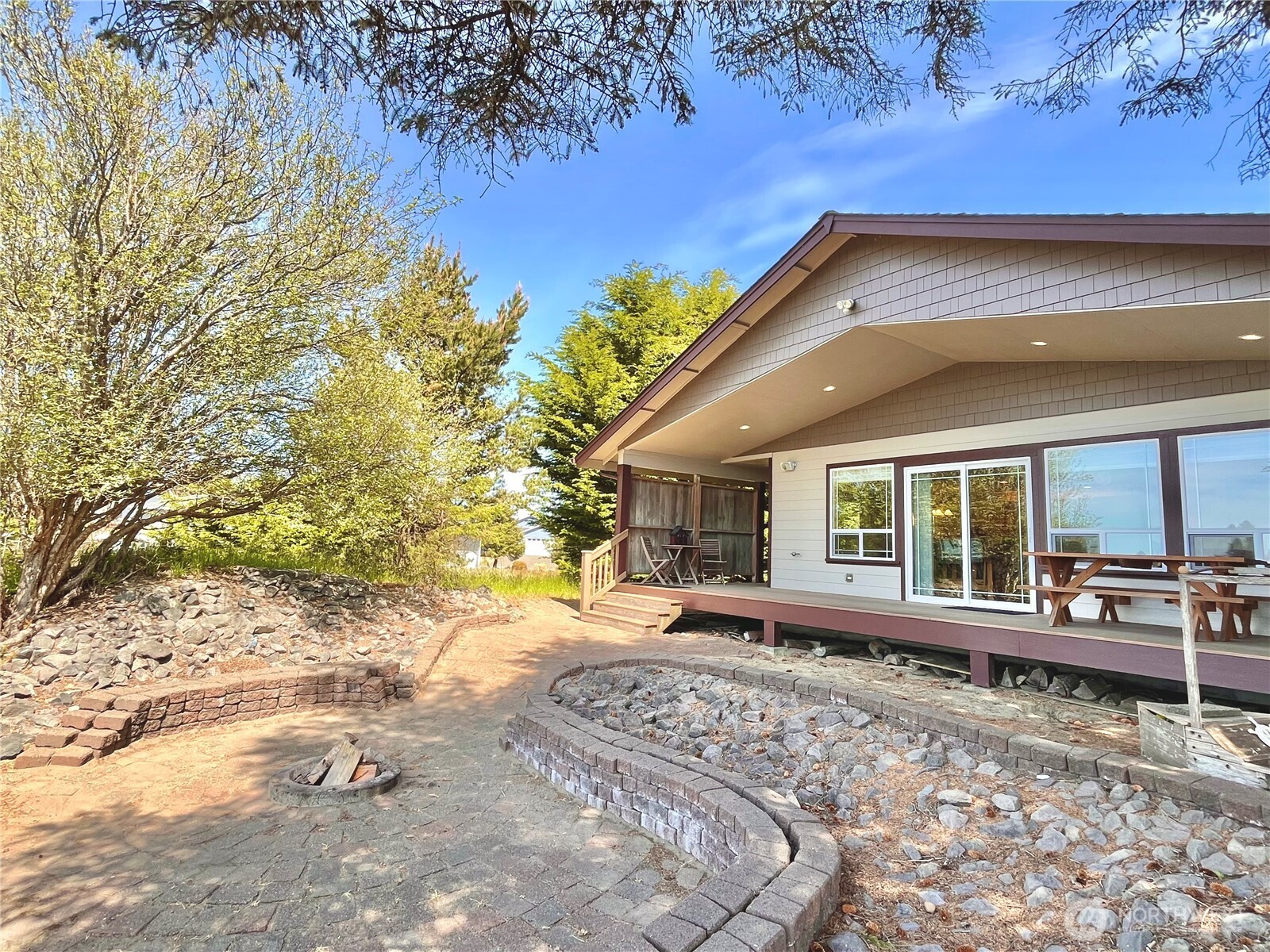 137 N Razor Clam Drive SW