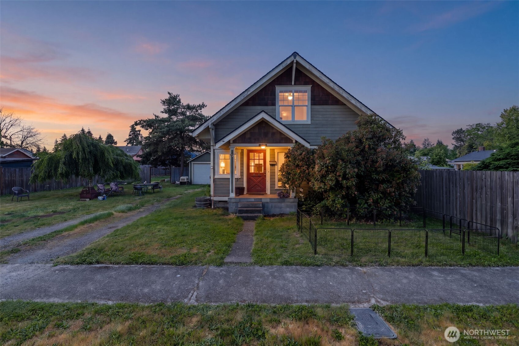 1208 W Pear Street