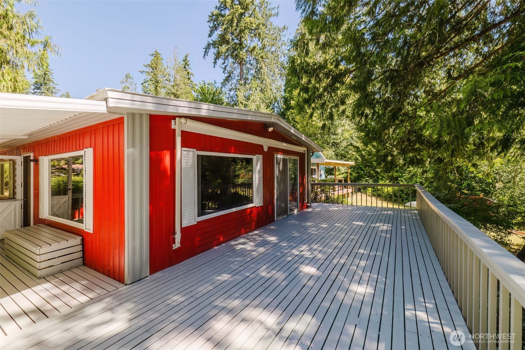 41 E Pickering Place