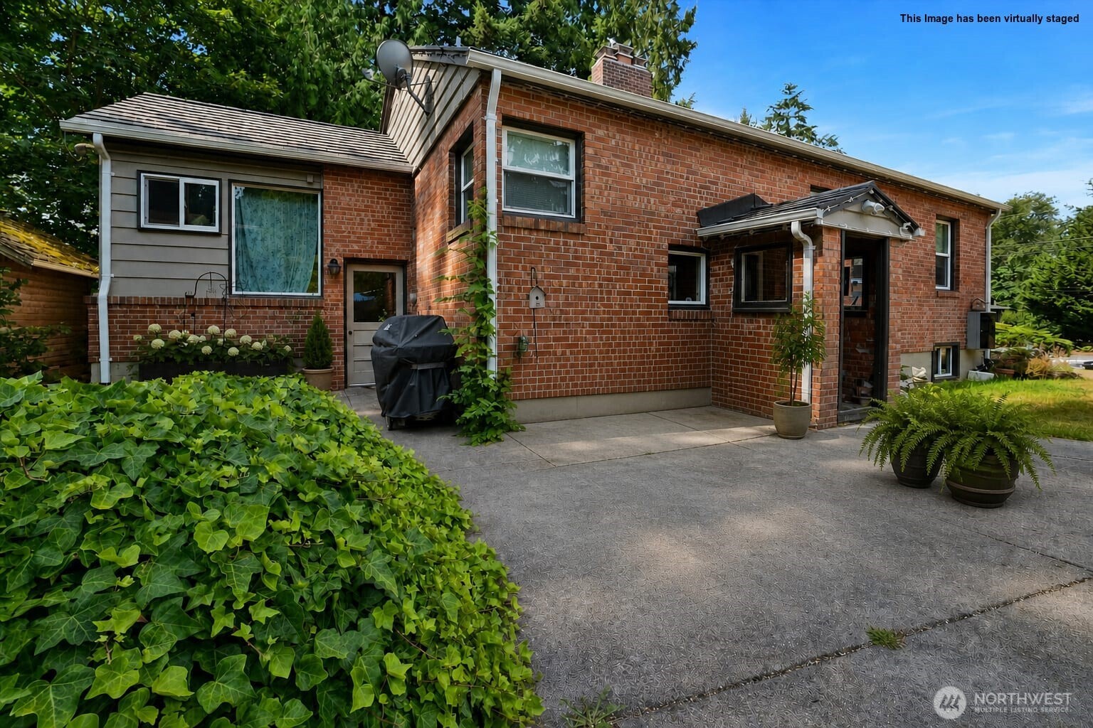 2407 Larch Way