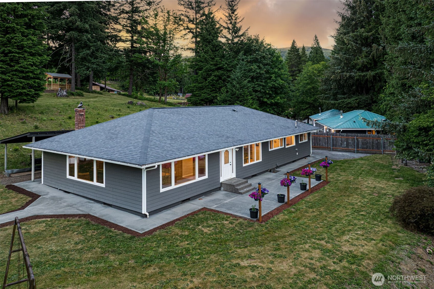 407 N Dubois Road