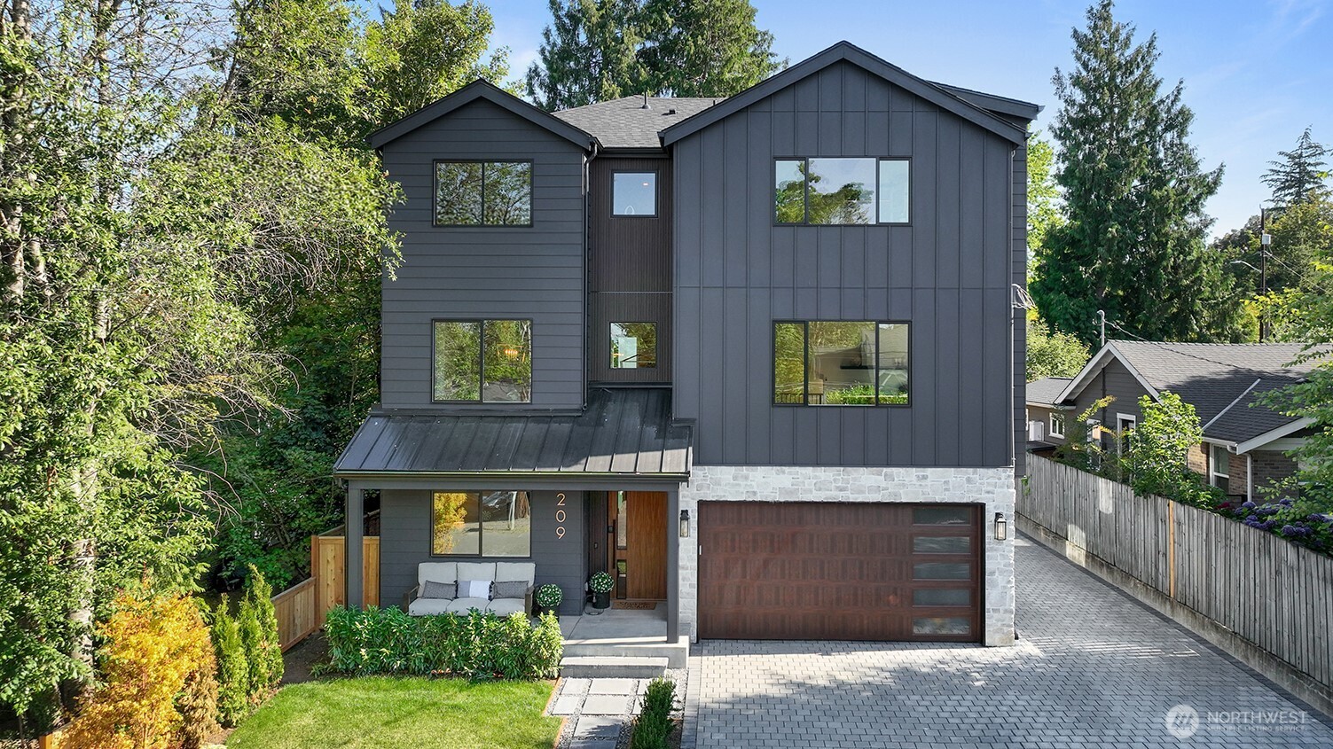 3209 NE 94th Street