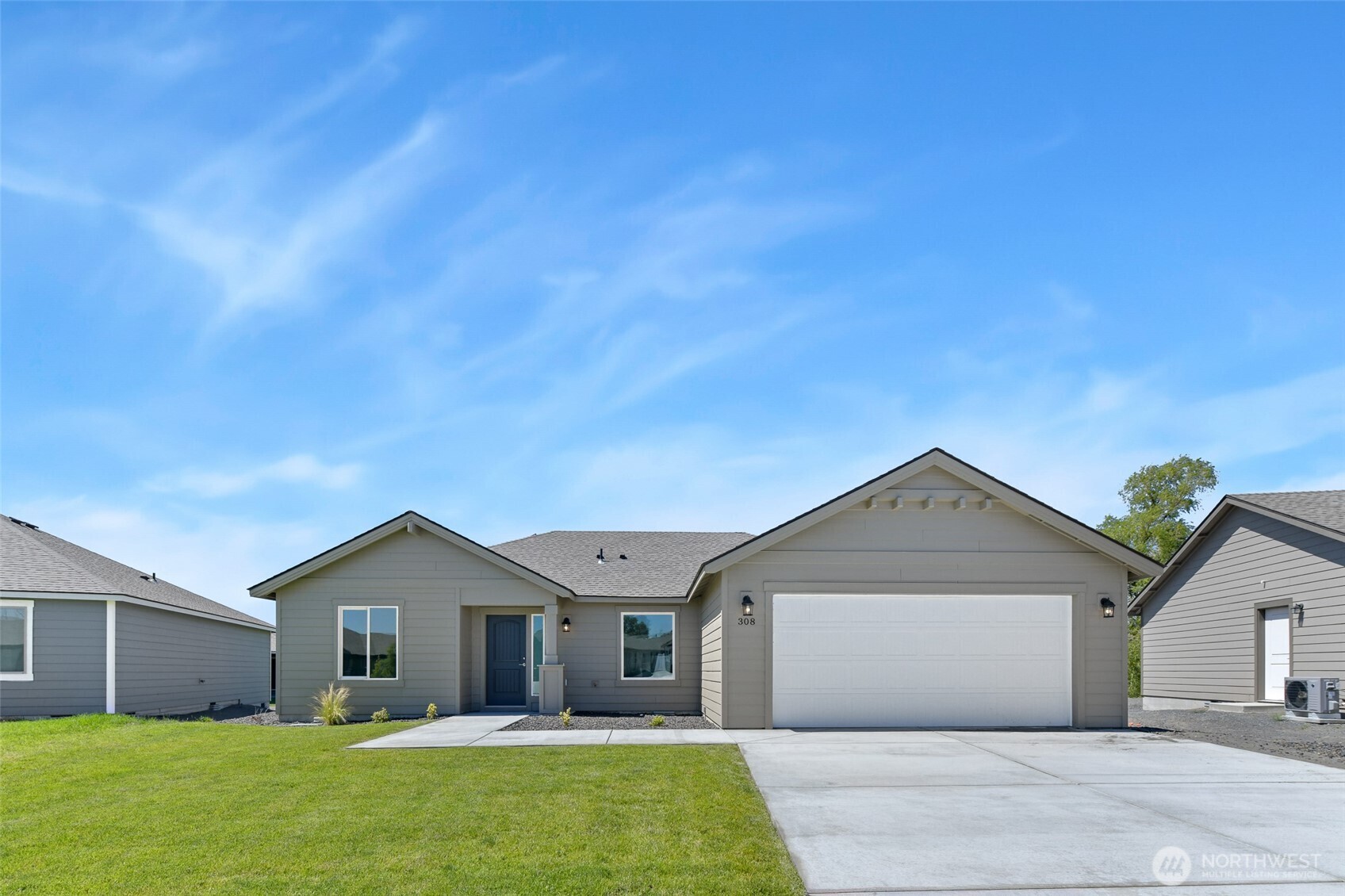 308 N Sandy Loop
