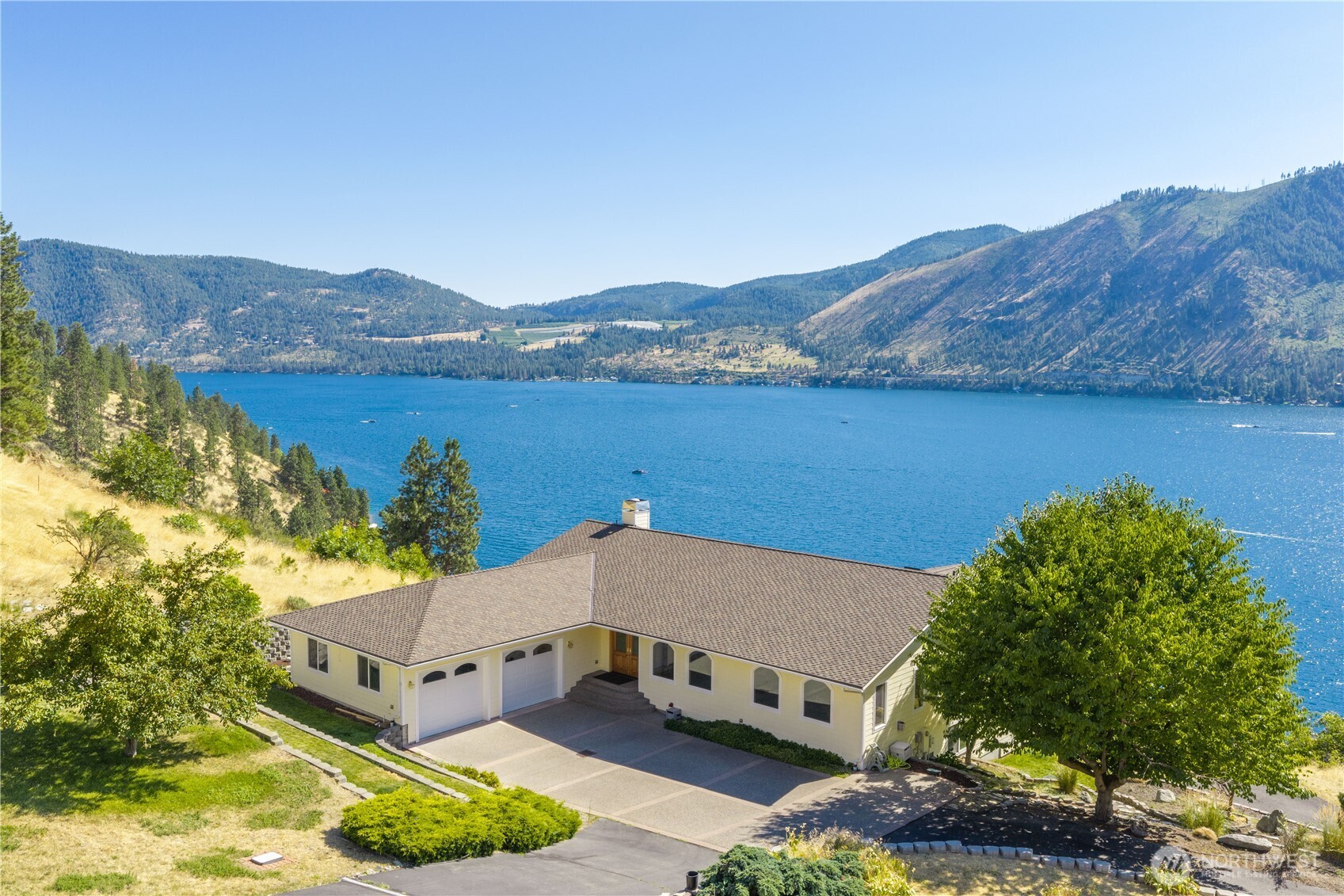 3035 Lakeshore Drive