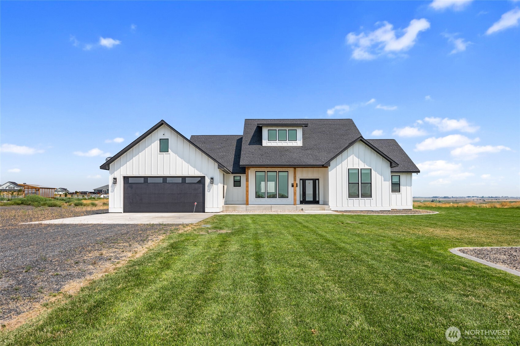 215 SE Desert Hills Loop