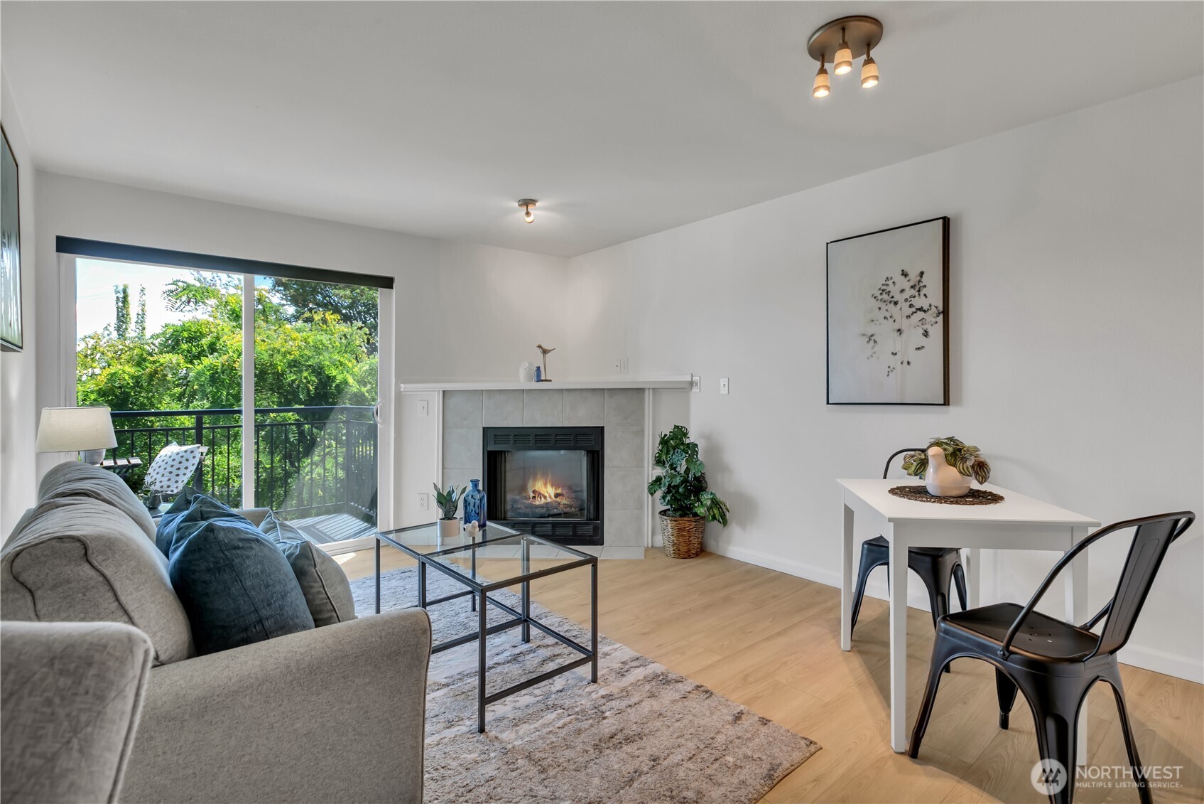 2512 E Madison Street #303