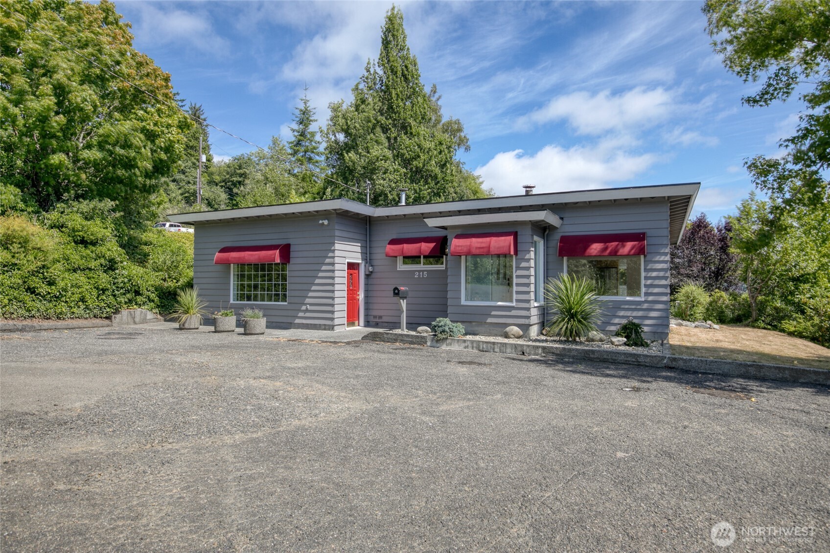 215 W Chenault Avenue