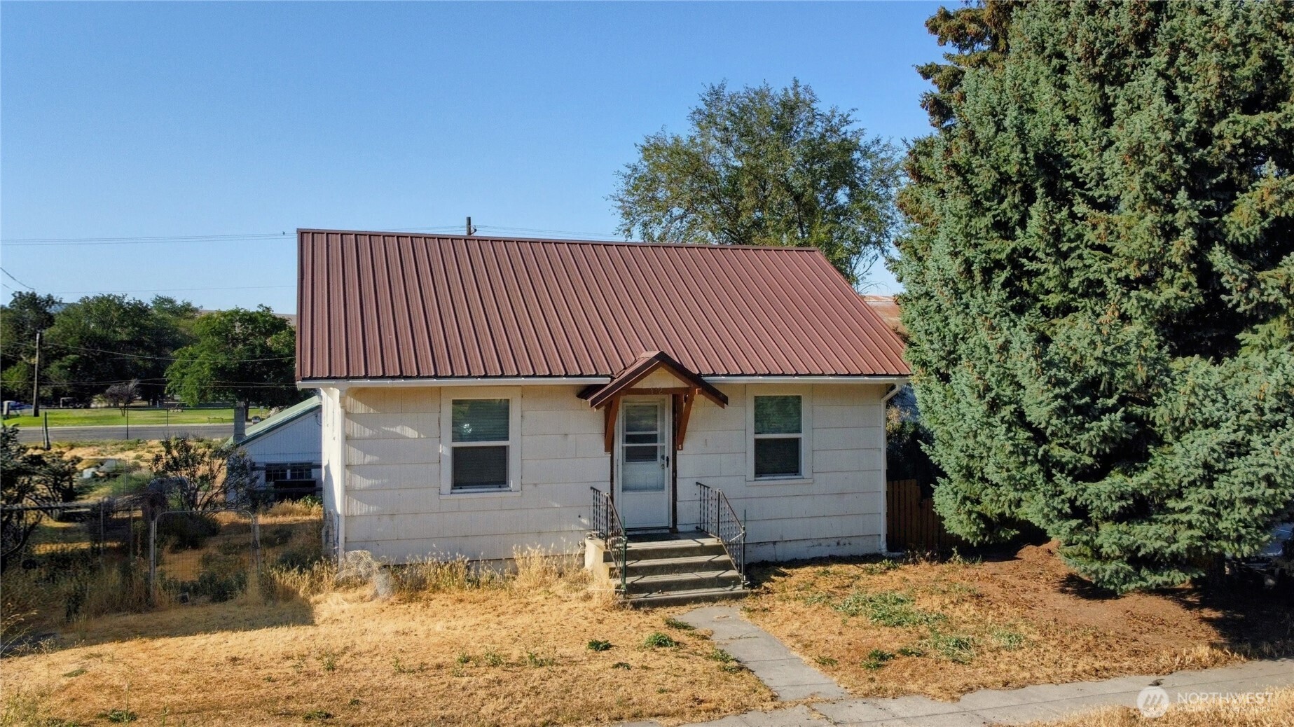 112 E Lind Street
