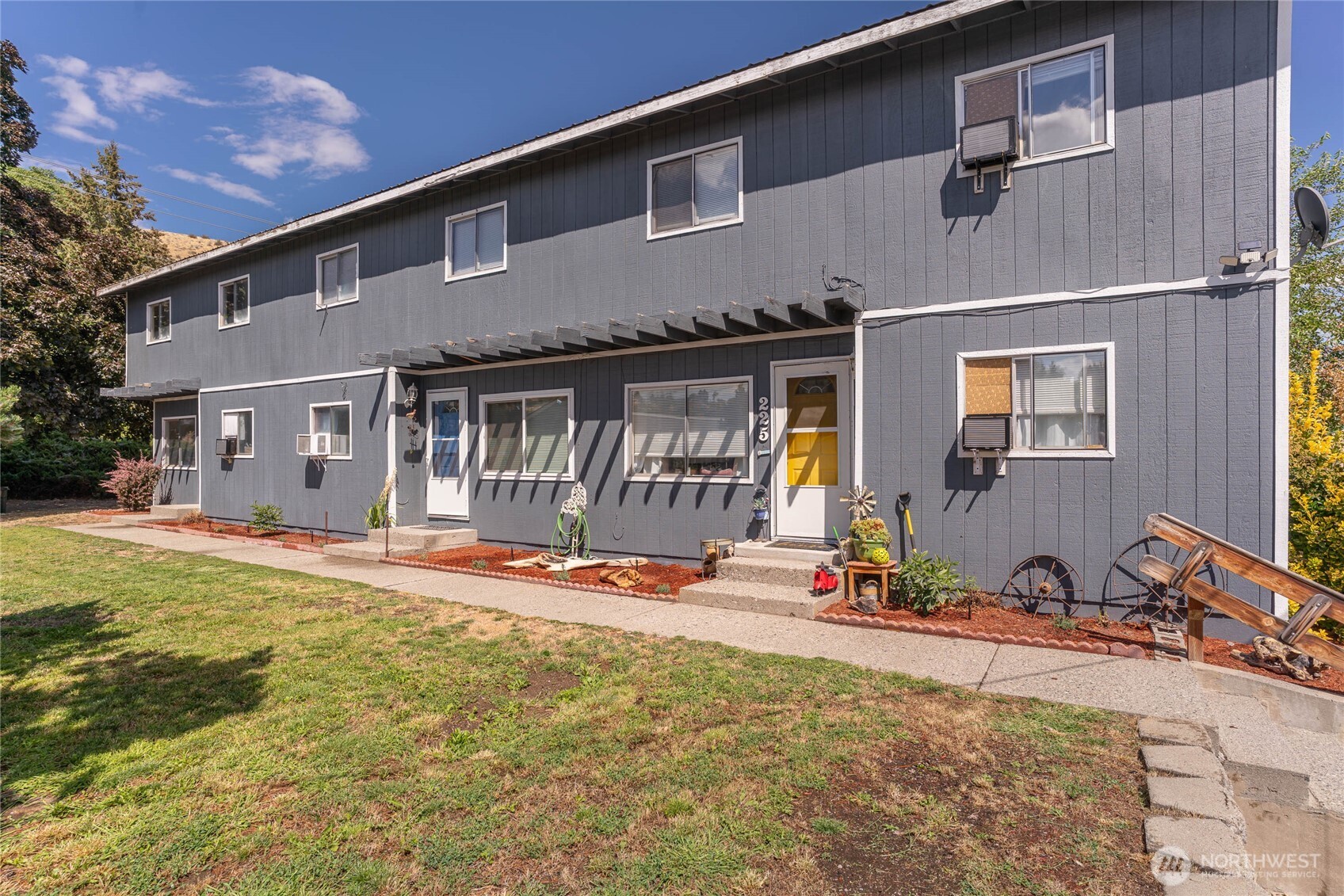 225 W Highland Avenue
