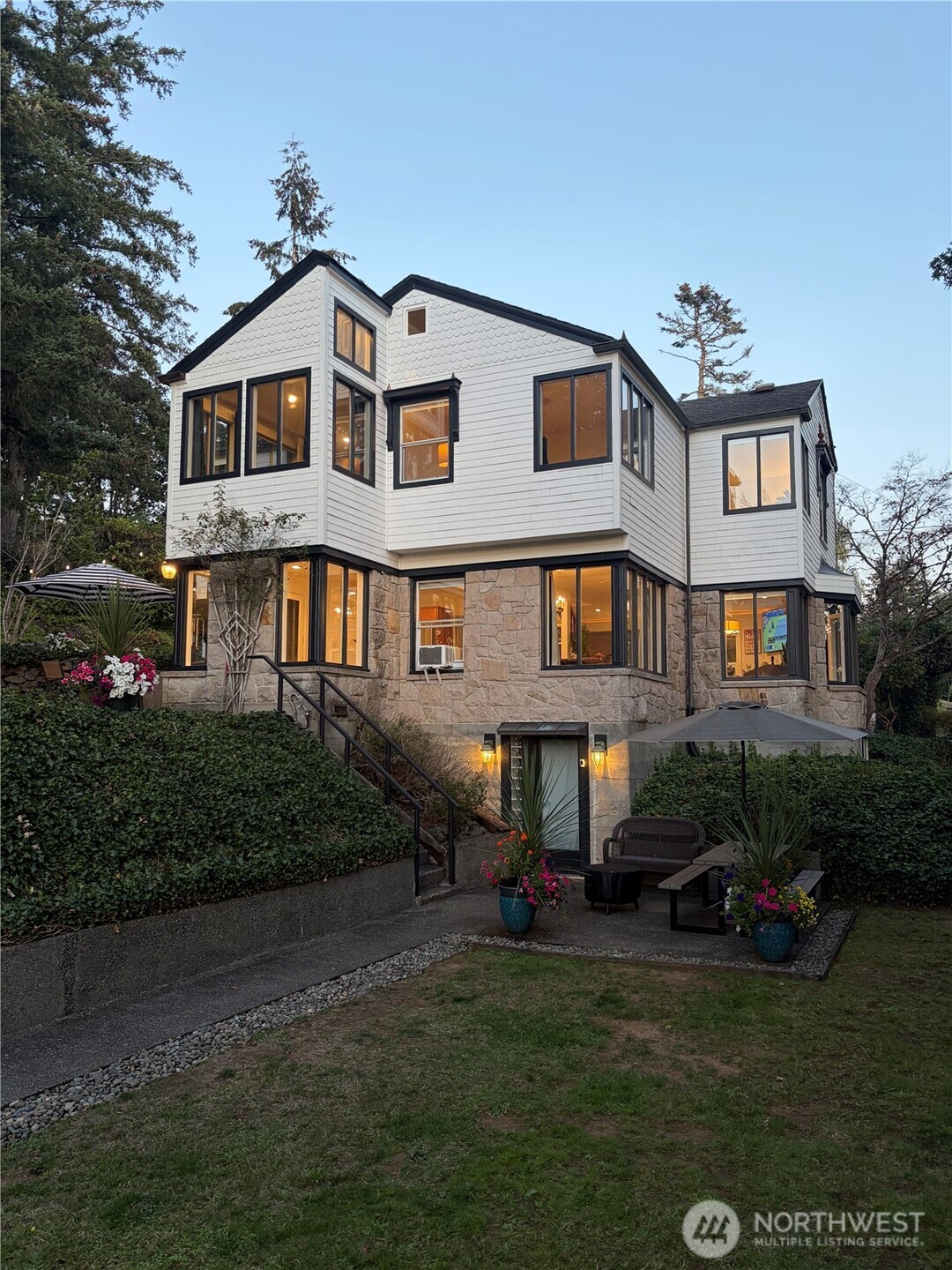 177 NE Fair Oaks Terrace
