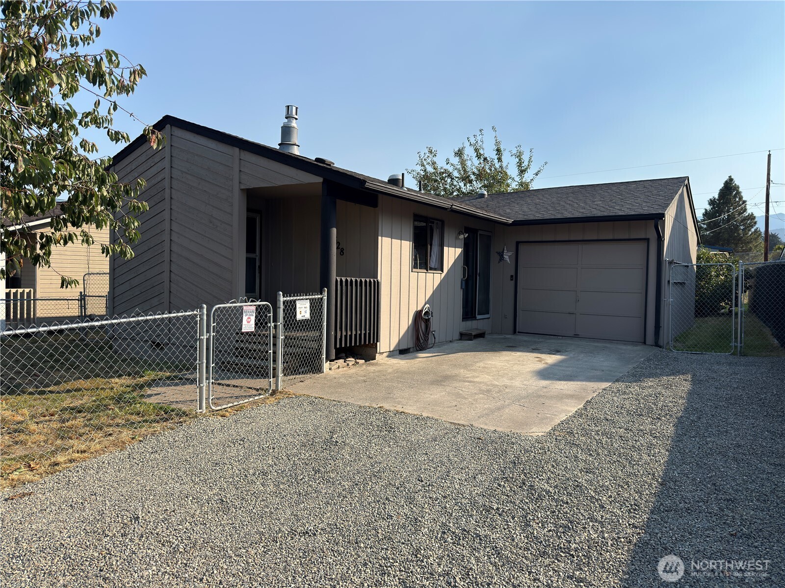 828 W 10th Street