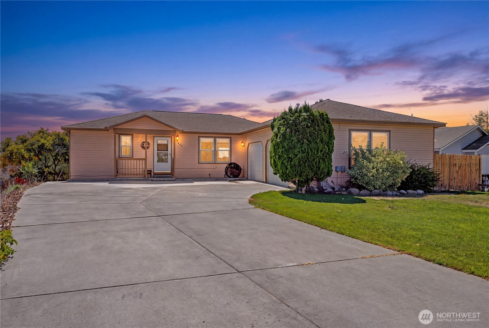 909 W Windrose Drive