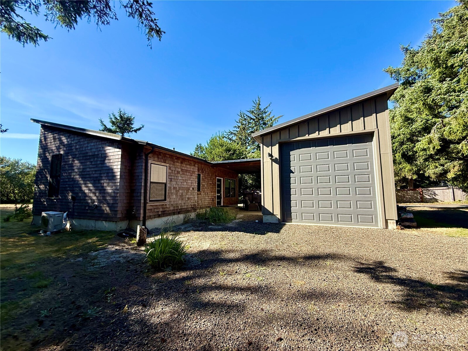 813 Salmonbery Beach