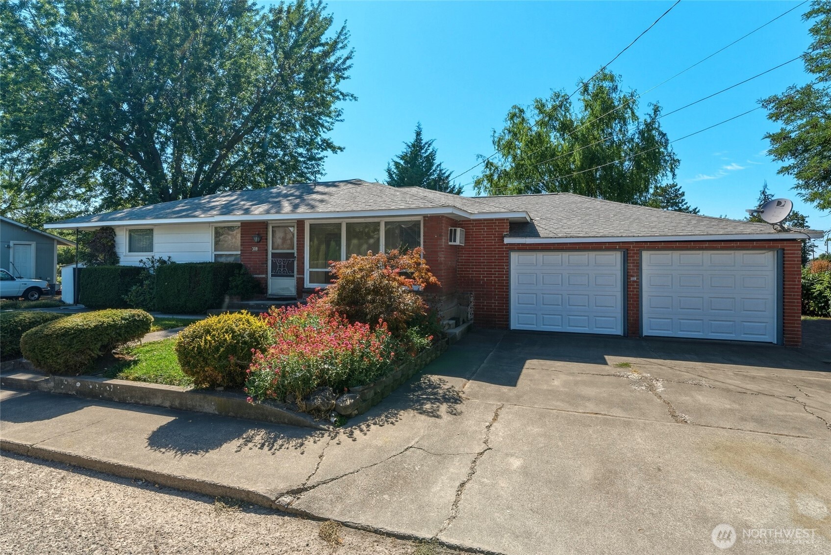 309 NE Ash Street