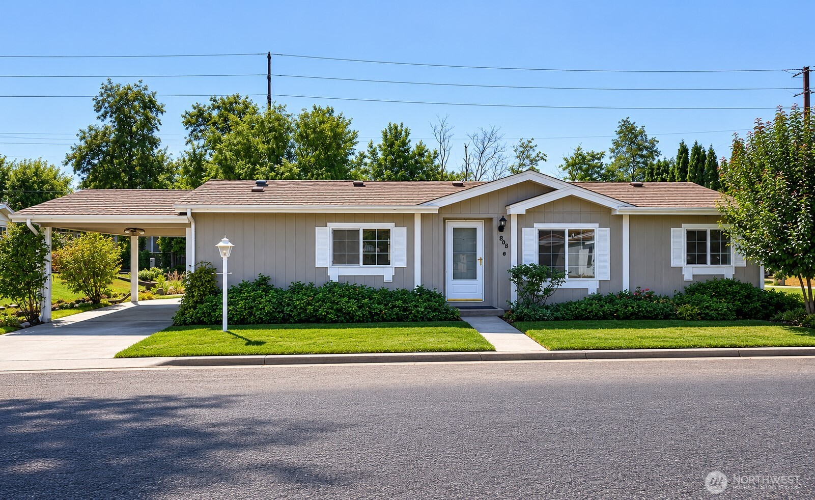 808 SE Mockingbird Drive