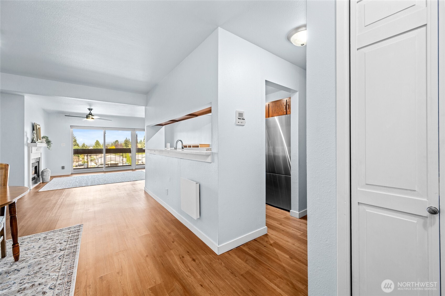 2021 N LaVenture Road #404