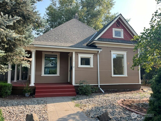 822 E Alder