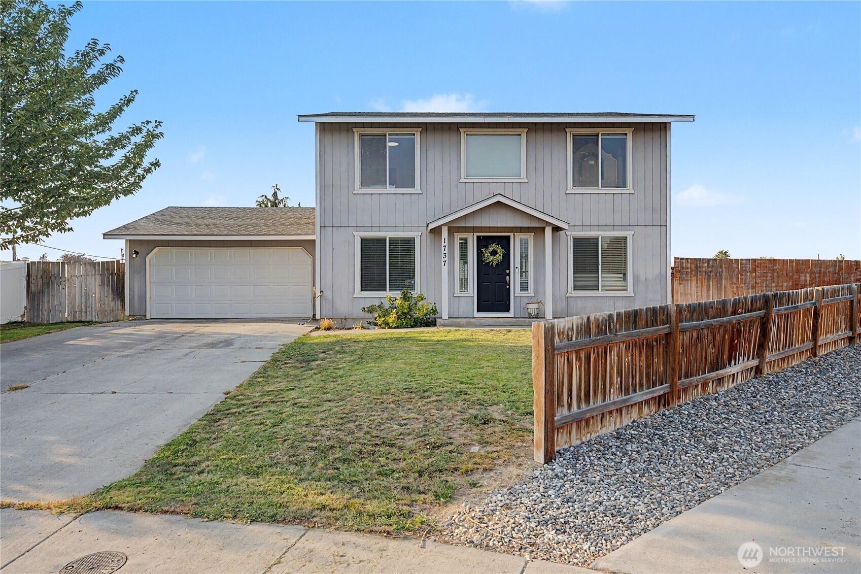 1737 W Mockingbird Street