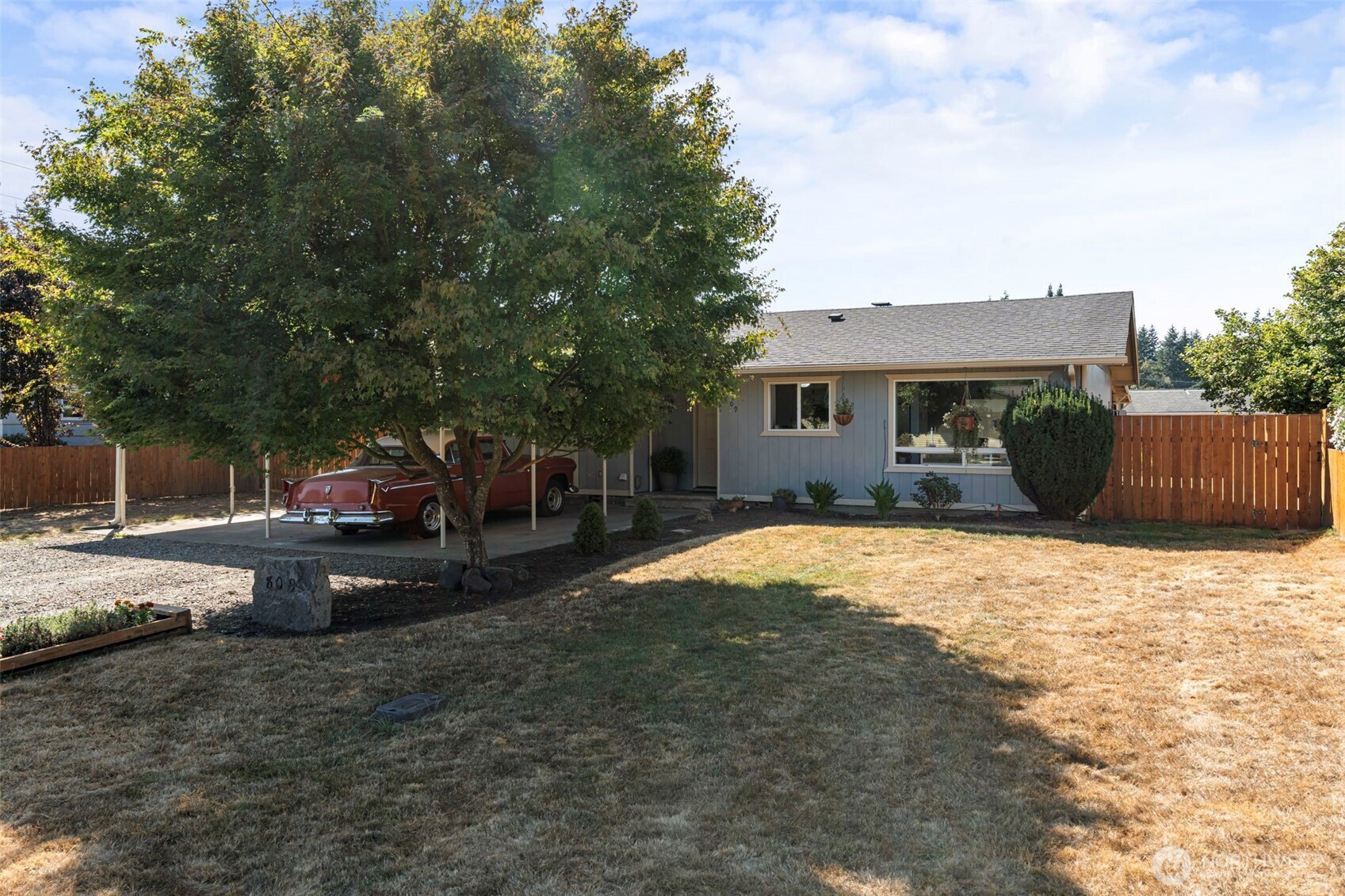 809 4th Avenue NE