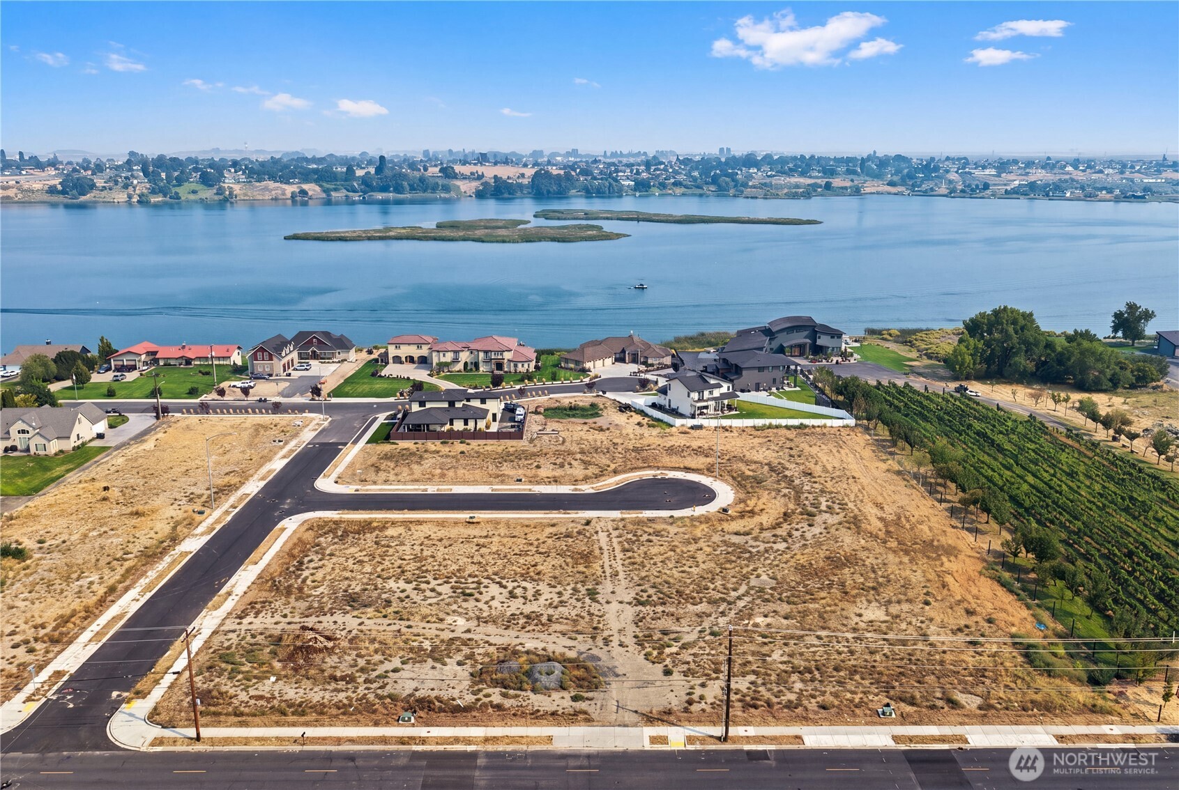 3198 W Lakeside Drive