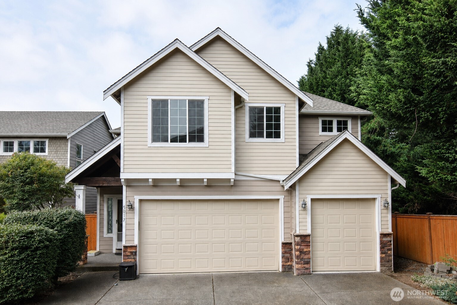 5017 BLACK ROCK Loop SE