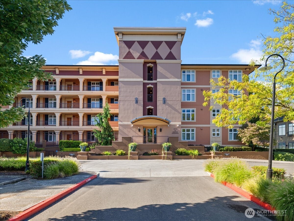 2015 SE Columbia River Dr #450