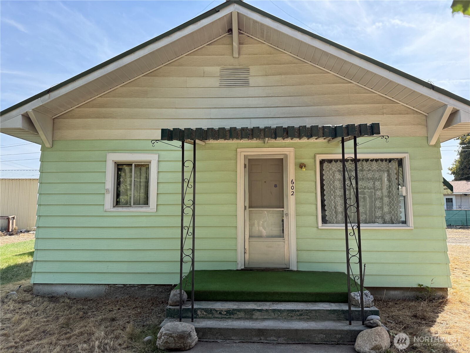 602 SE Trinity Avenue