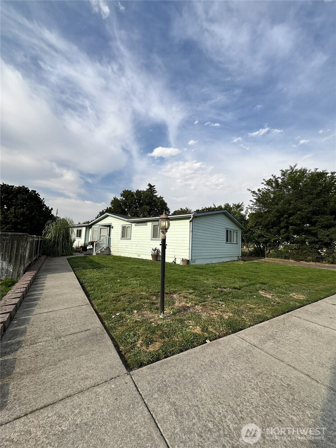 330 W 5th Street