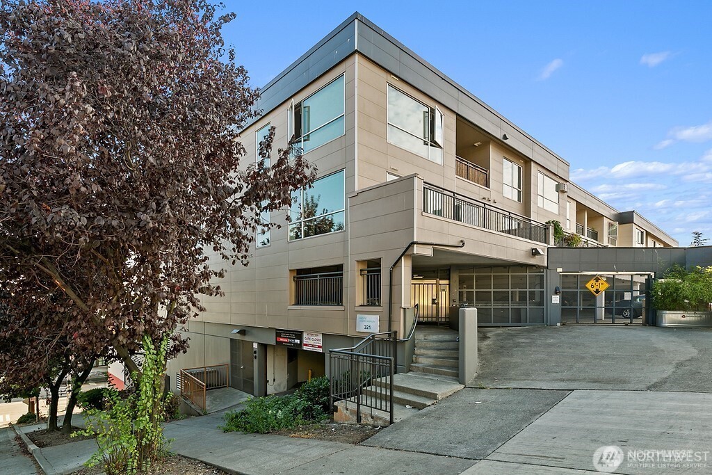 321 10th Avenue S #604