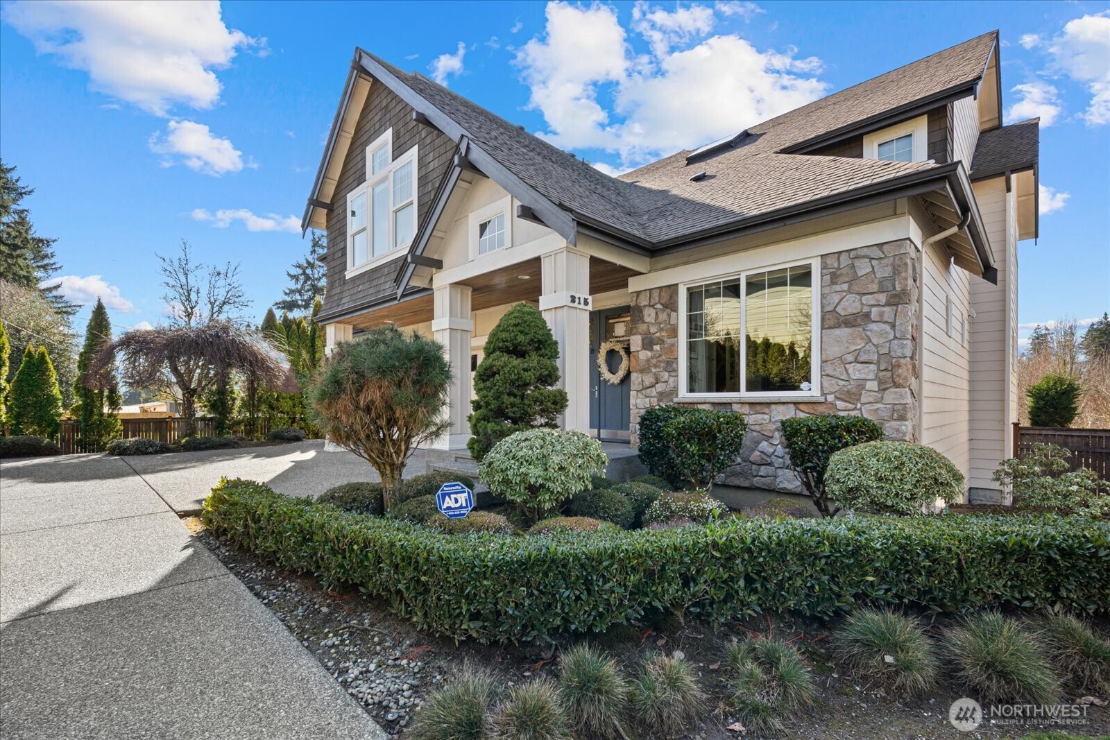 215 Ilwaco Place SE