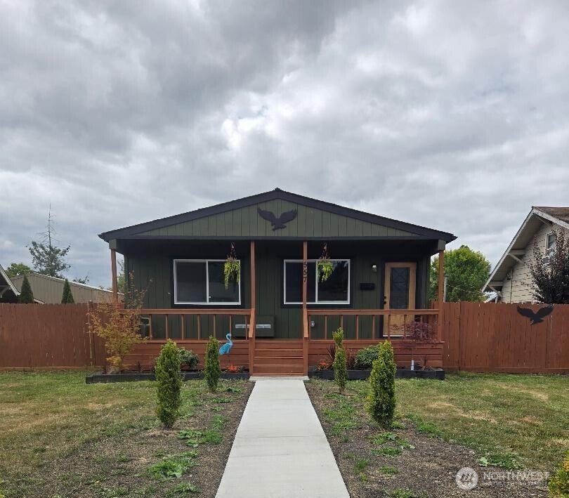 557 SW Pacific Avenue