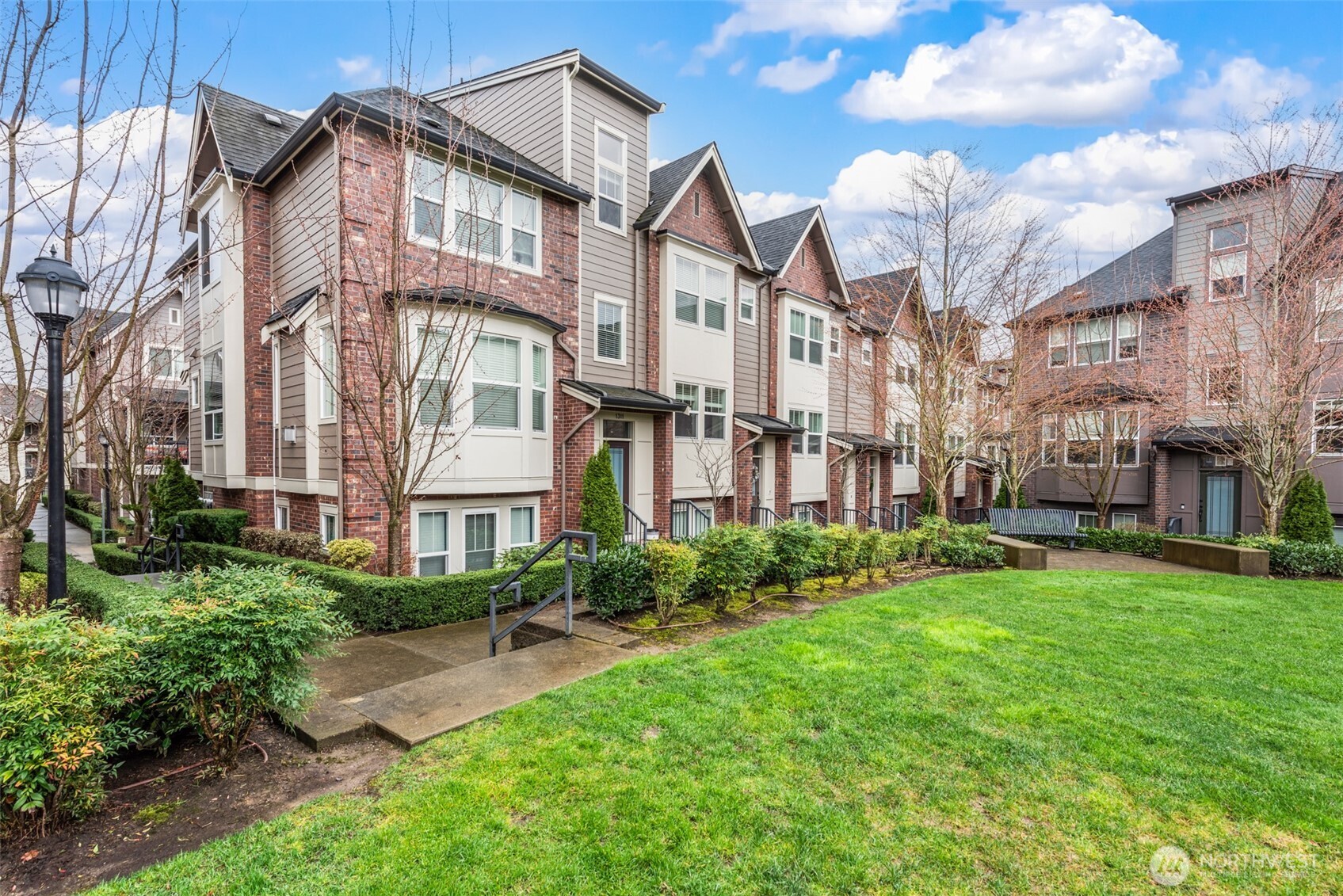 1321 Greenwich Walk NE