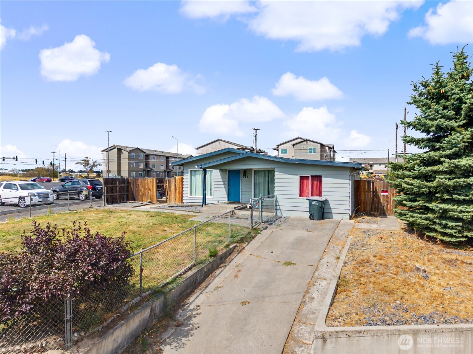 912 W Loop Drive NE