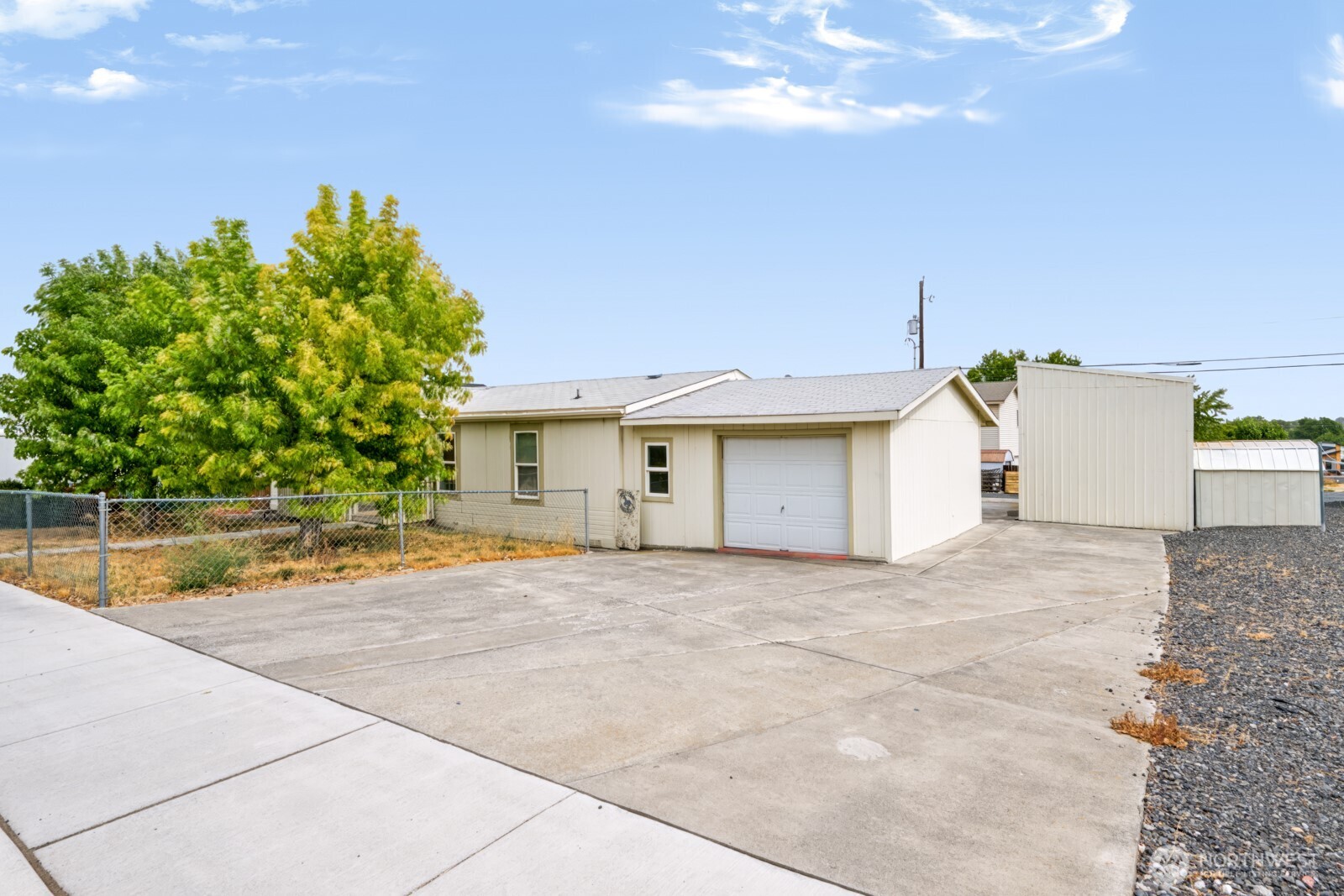 34 N Ginkgo Street
