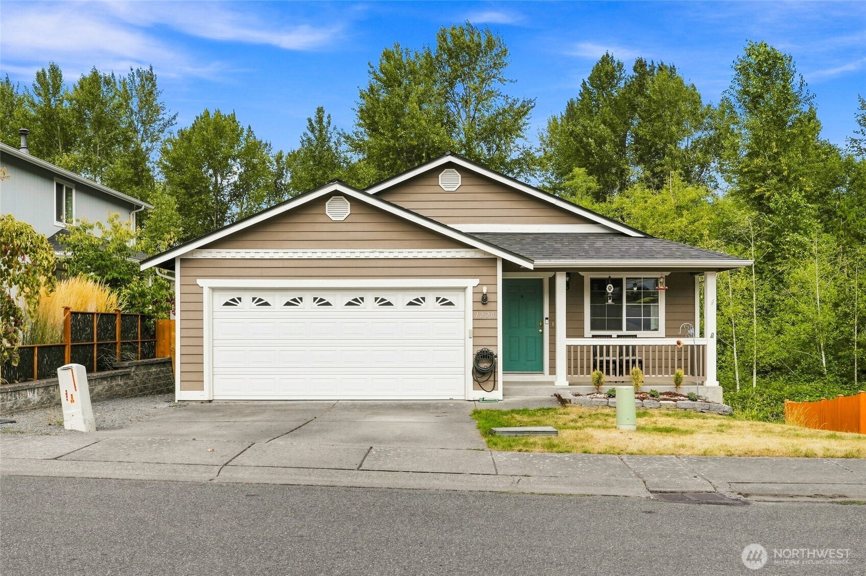 1220 N 12th Place