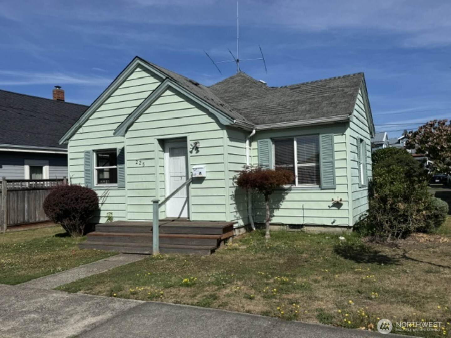 225 SW Lewis Street