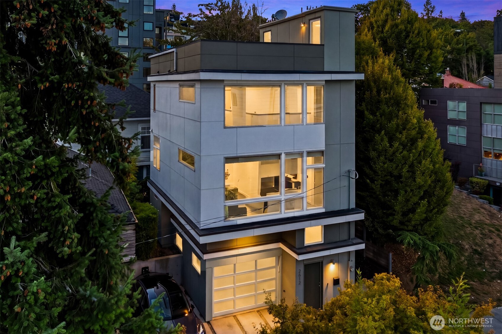 2612 E Denny Way
