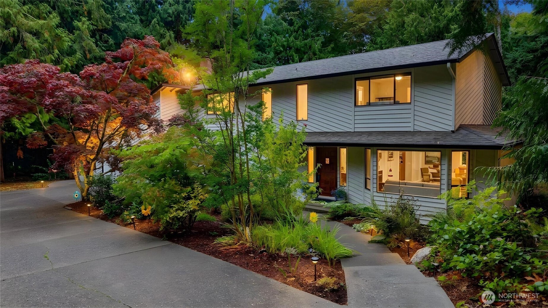 121 N 39th Place